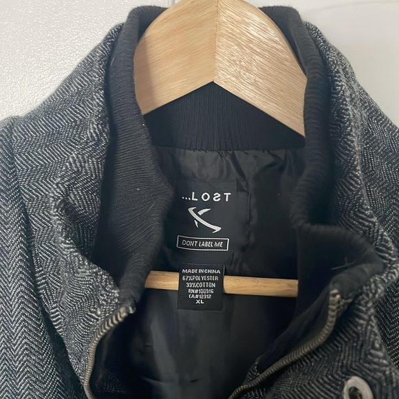 Lost jacket - Picture 3 of 9
